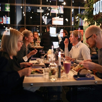 Findus Social Diner - Matgäster på restaurang 